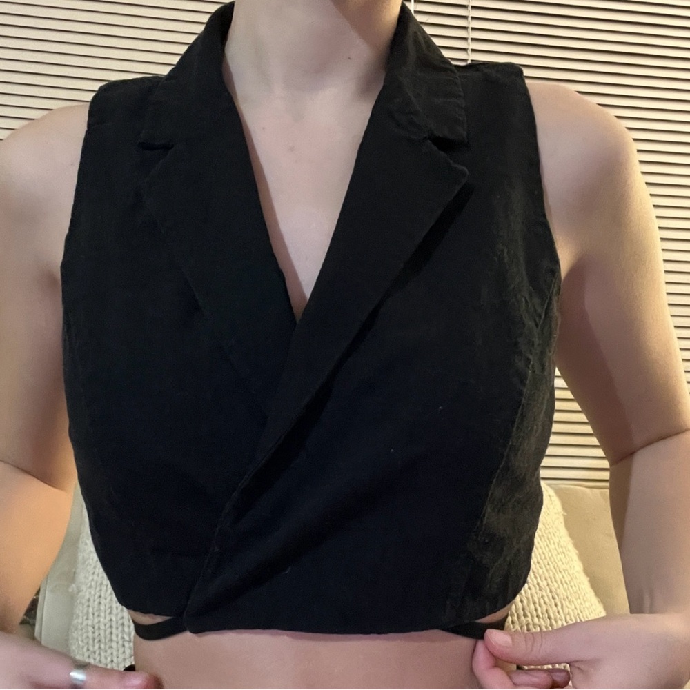 Zara tie closure collared cropped vest